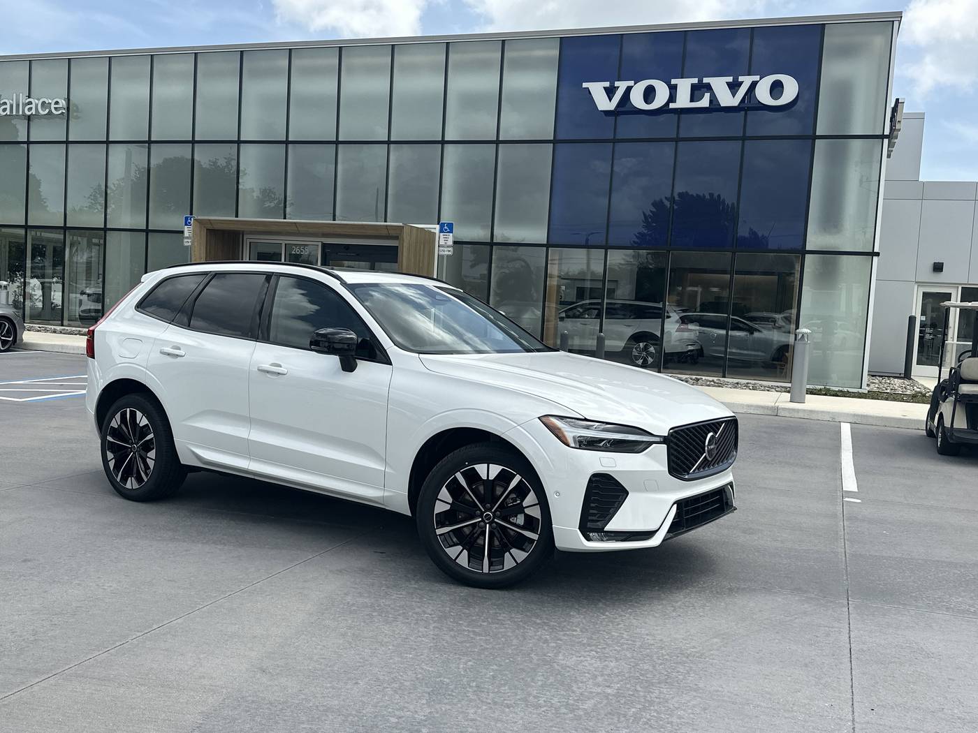 2026 Volvo XC60 B5 Plus
