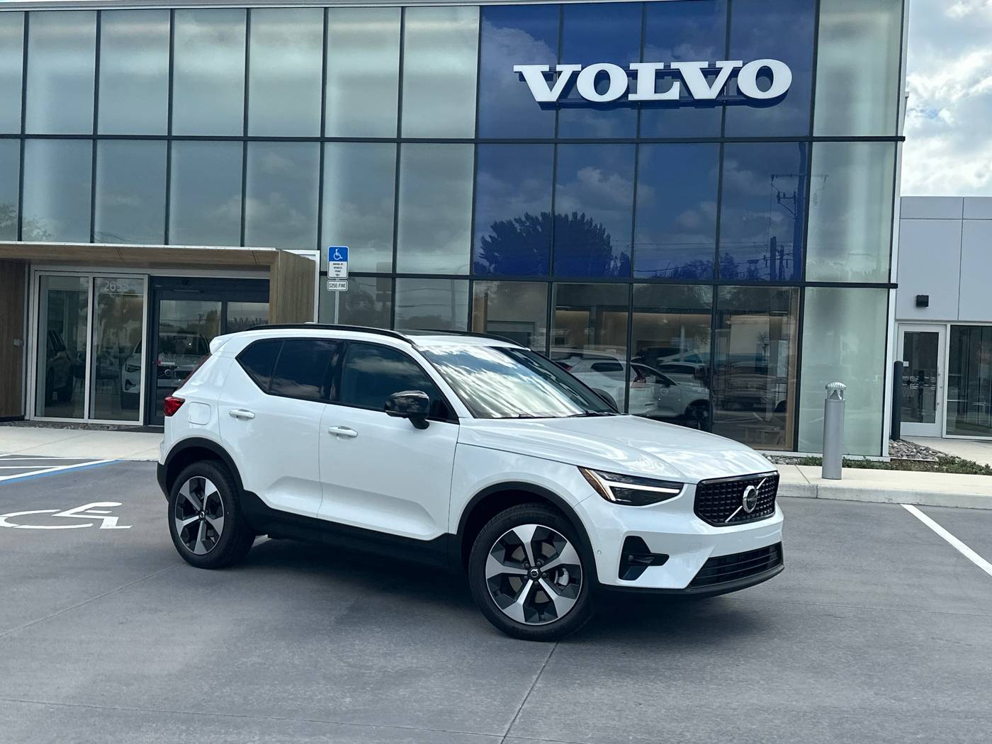 2026 Volvo XC40 B5 Plus
