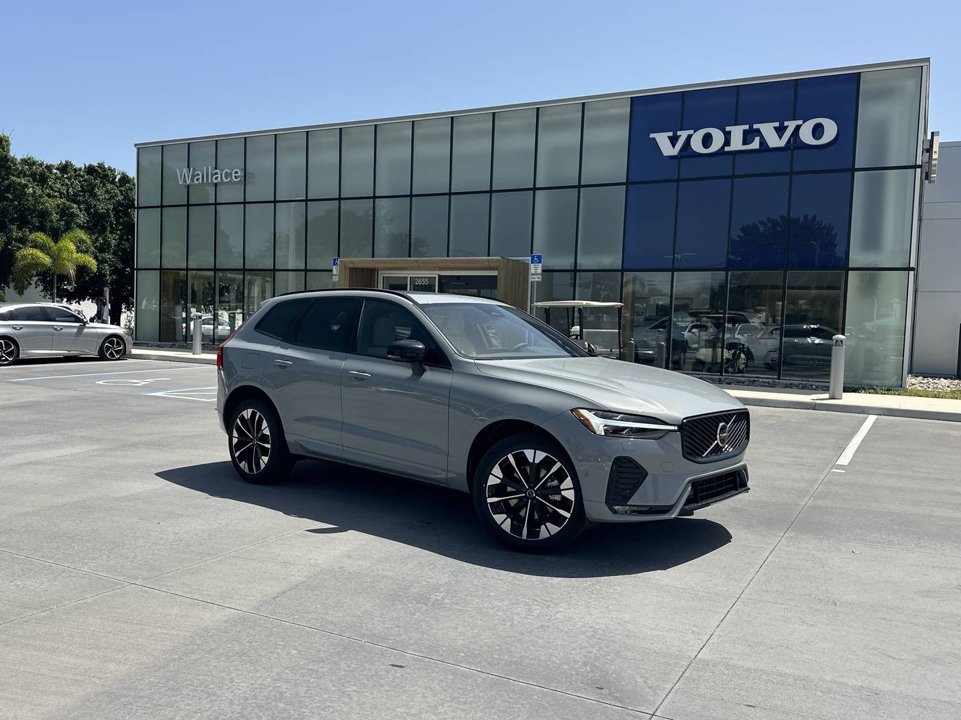 2026 Volvo XC60 B5 Plus
