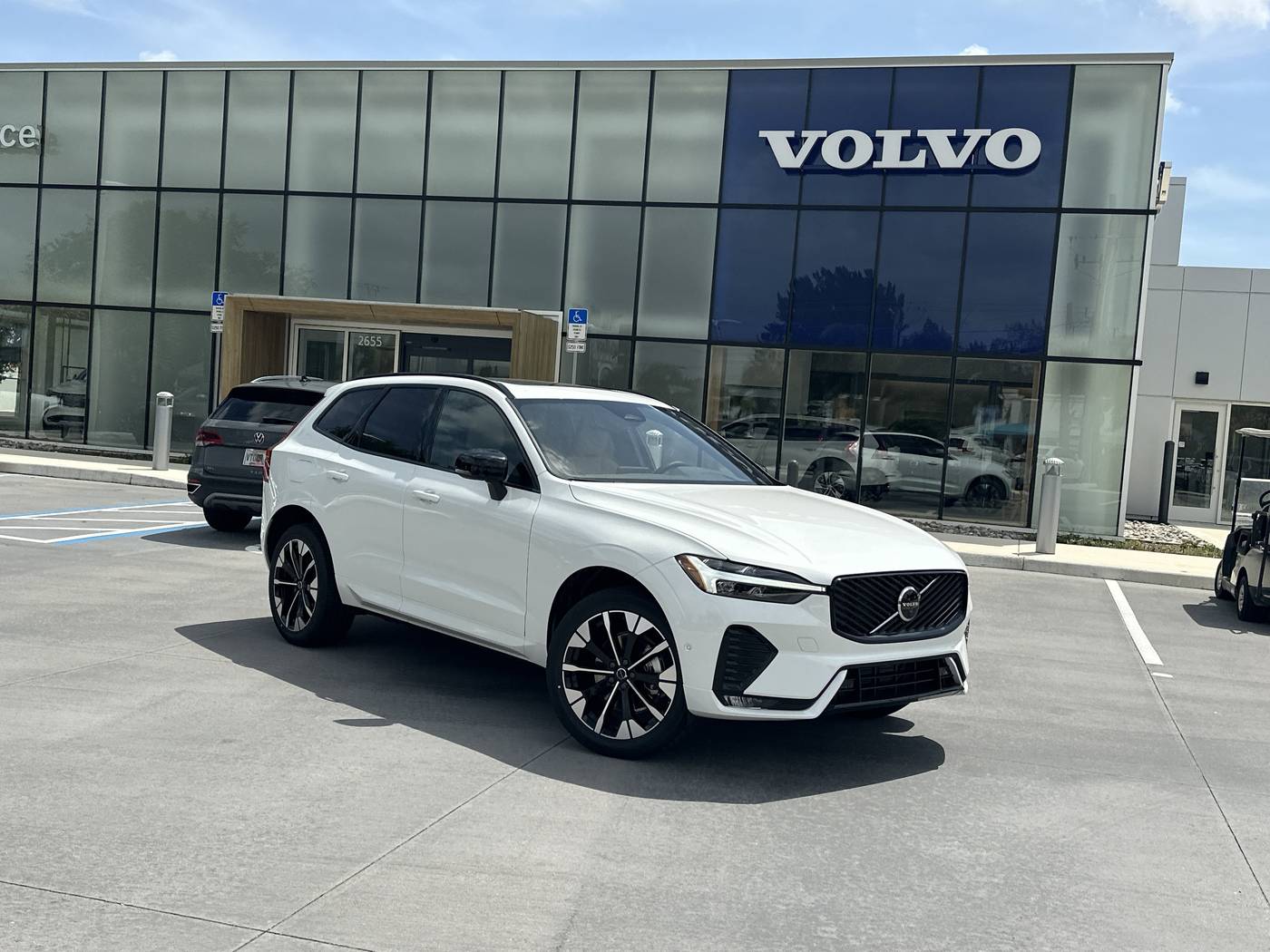 2026 Volvo XC60 B5 Plus