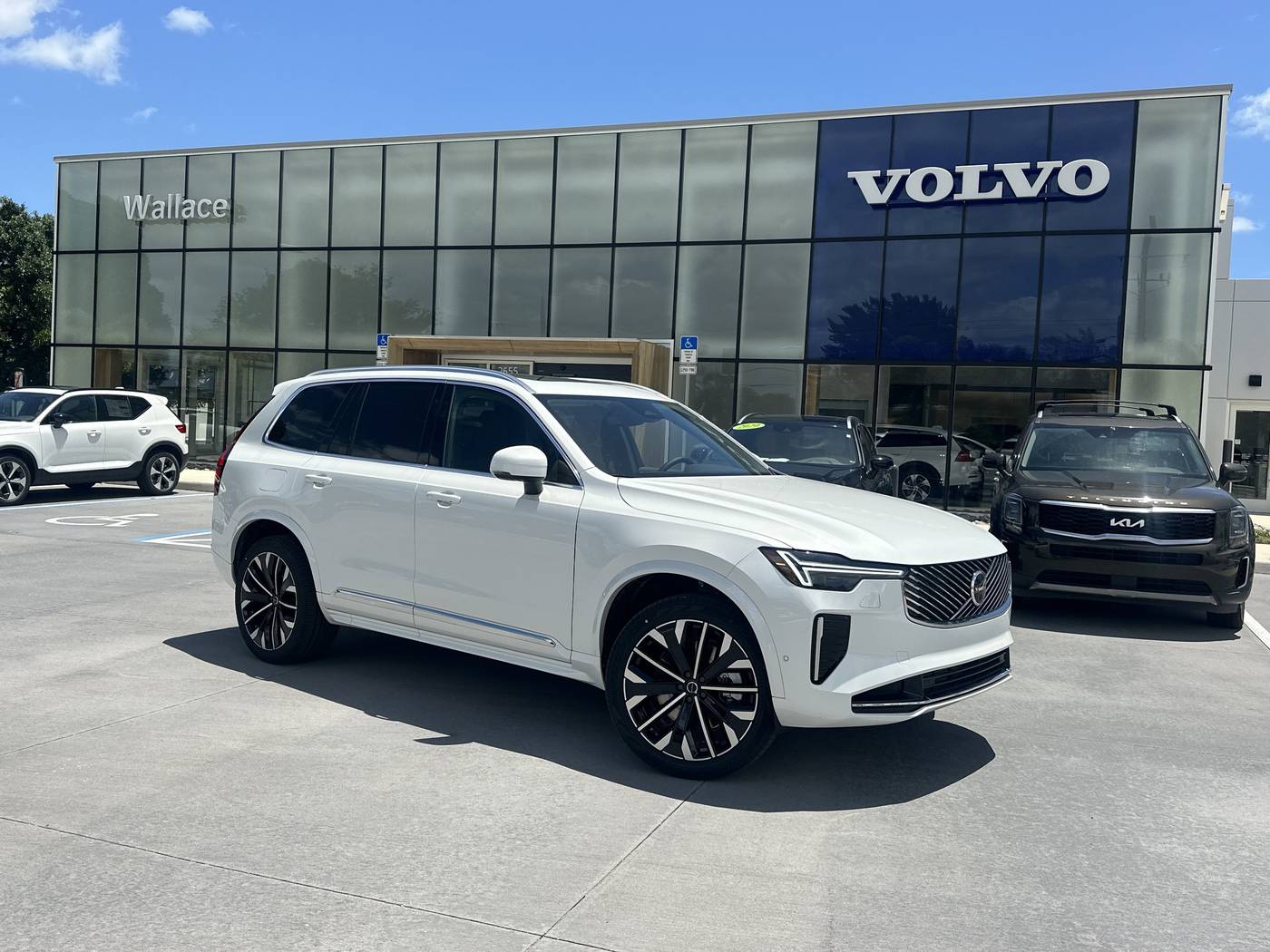 2026 Volvo XC90 T8 Plus 7P