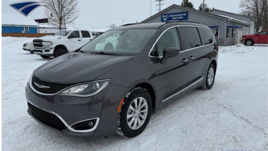 2017 Chrysler Pacifica Touring L — Minivan — 111,305 mi — Wayland, MI
