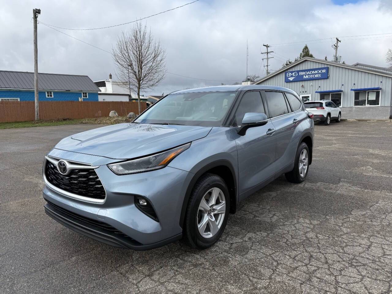2021 Toyota Highlander LE — SUV — 42,389 mi — Wayland, MI