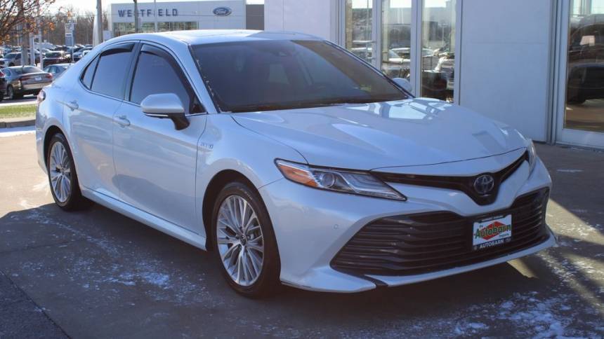 2019 Toyota Camry Hybrid XLE — Sedan — 77,074 mi — Countryside, IL