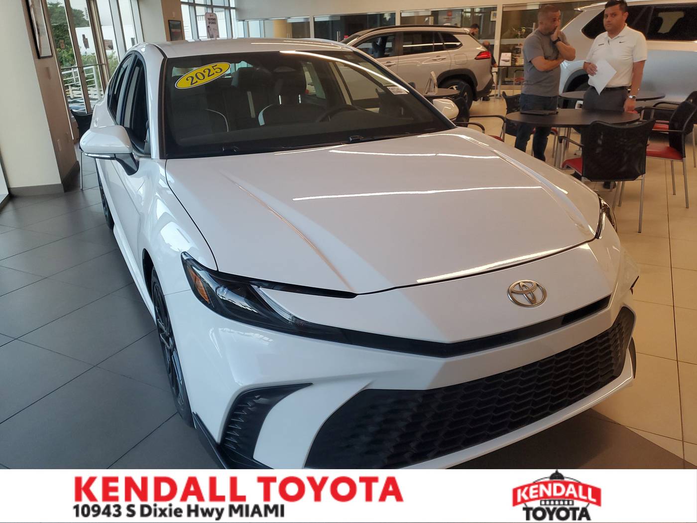 2025 Toyota Camry Hybrid SE — Sedan — 300 mi — Miami, FL