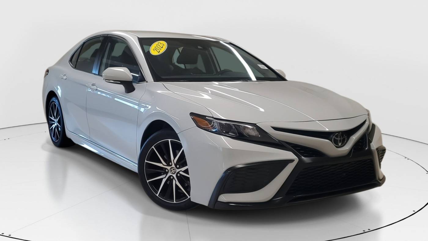 2023 Toyota Camry SE — Sedan — 18,233 mi — Miami, FL