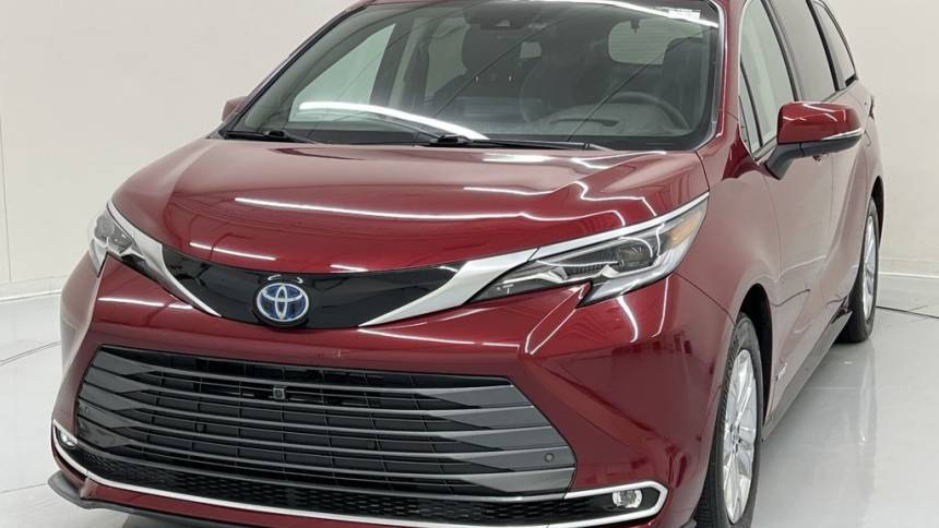 2021 Toyota Sienna Limited — Minivan — 18,030 mi — Bensenville, IL