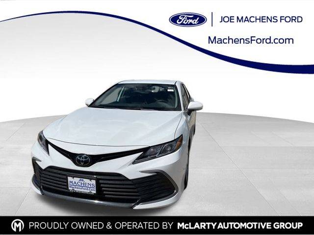 2024 Toyota Camry LE — Sedan — 16,850 mi — Columbia, MO