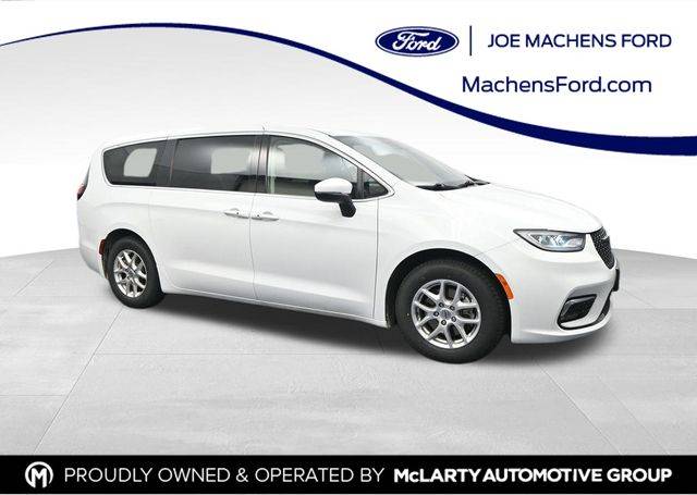 2023 Chrysler Pacifica Touring L — Minivan — 72,810 mi — Columbia, MO