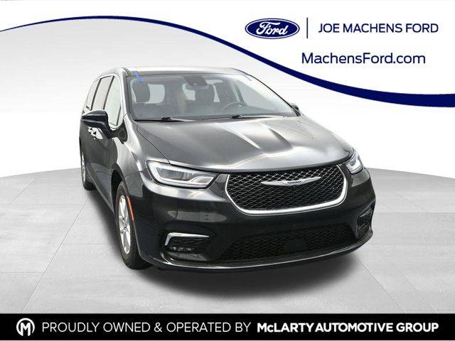 2023 Chrysler Pacifica Touring L — Minivan — 60,762 mi — Columbia, MO