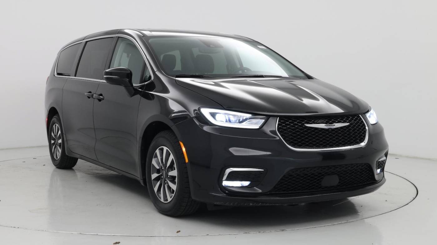 2022 Chrysler Pacifica Hybrid Touring L — Minivan — 32,305 mi — Chattanooga, TN
