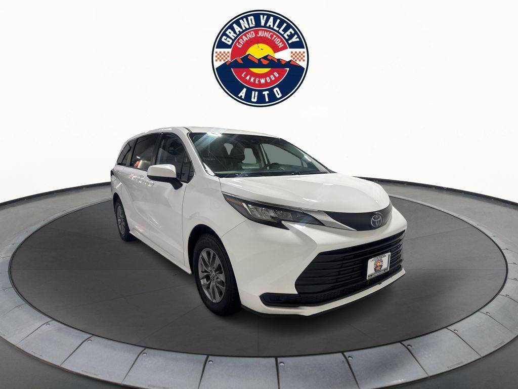 2022 Toyota Sienna LE — Minivan — 102,903 mi — Lakewood, CO