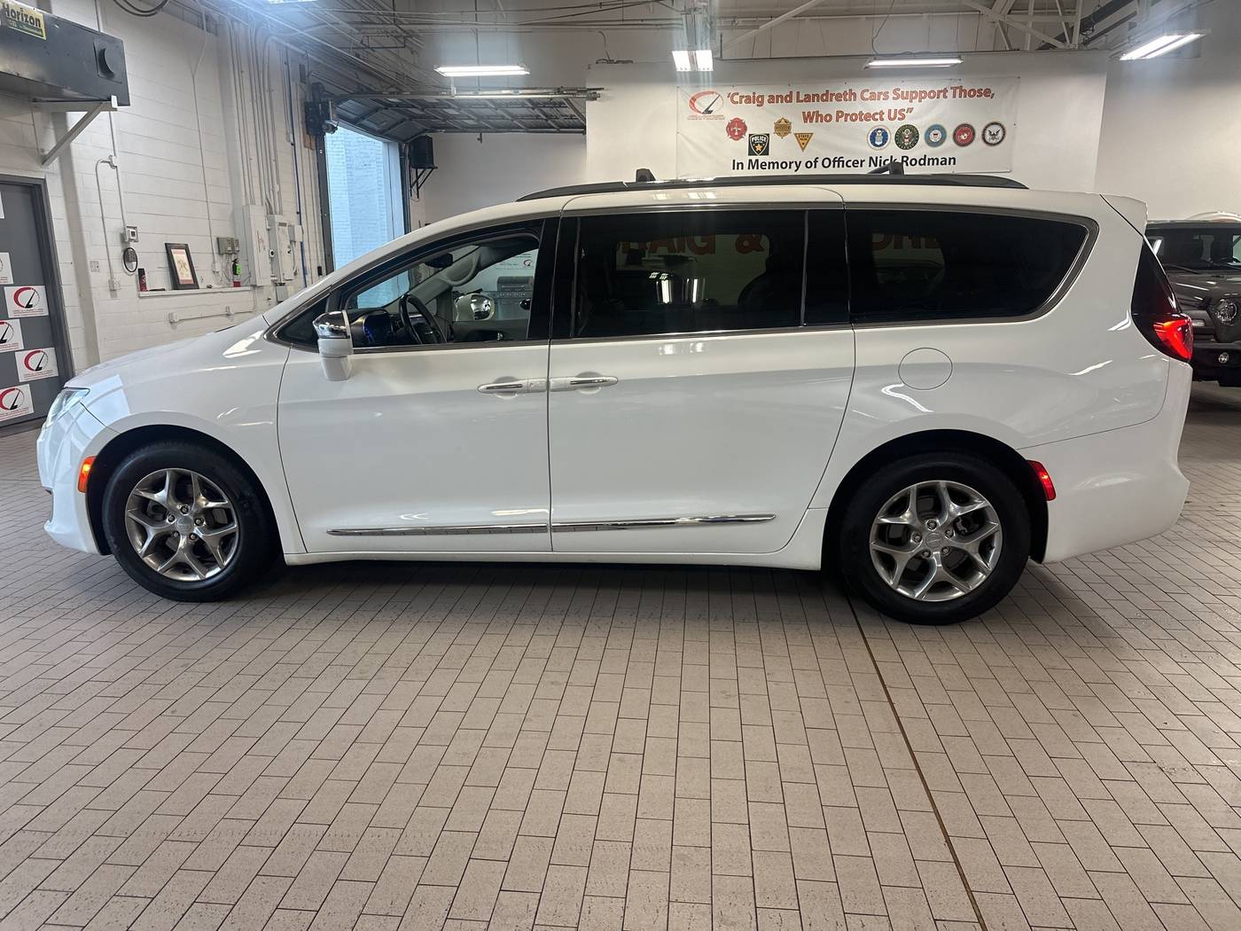 2018 Chrysler Pacifica Limited — Minivan — 68,909 mi — Shepherdsville, KY