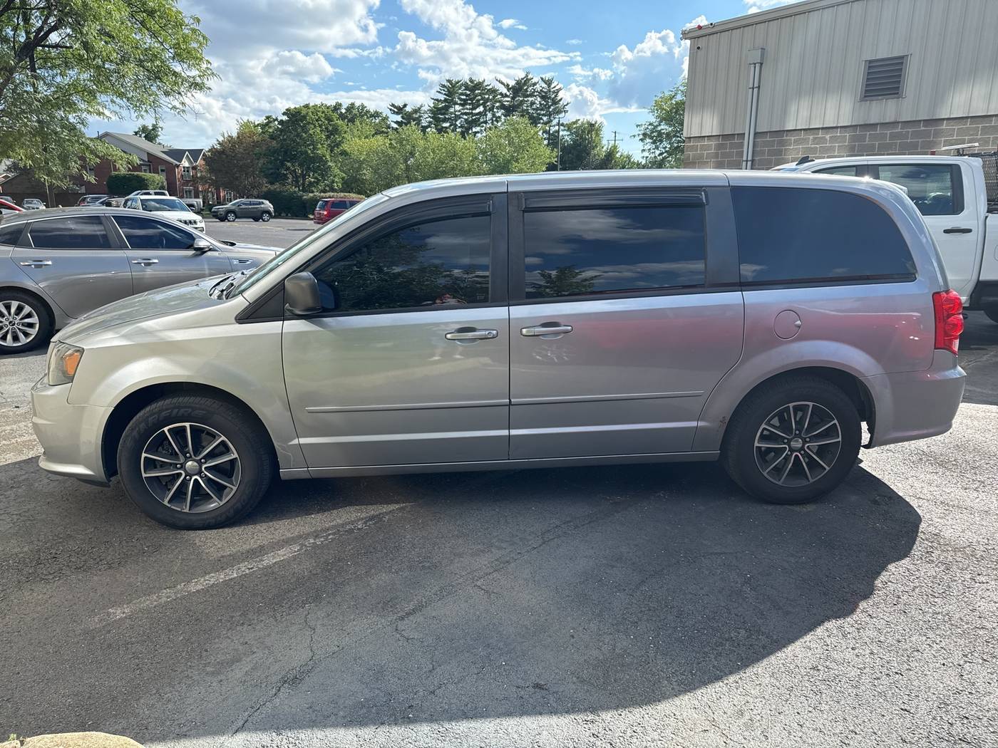 2015 Dodge Grand Caravan SE — Minivan — 140,949 mi — Shepherdsville, KY