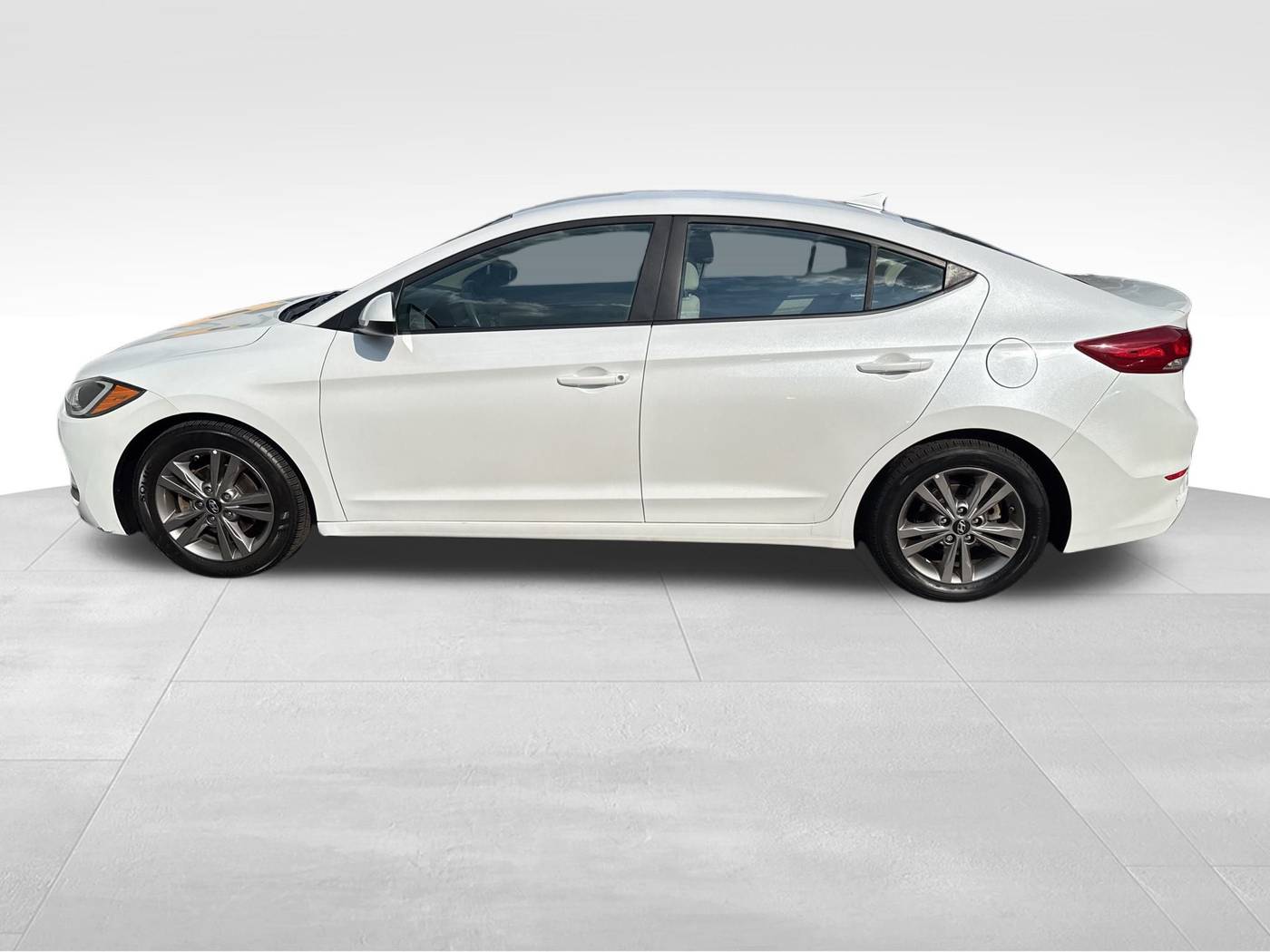 2018 Hyundai Elantra SEL — Sedan — 122,852 mi — Shepherdsville, KY