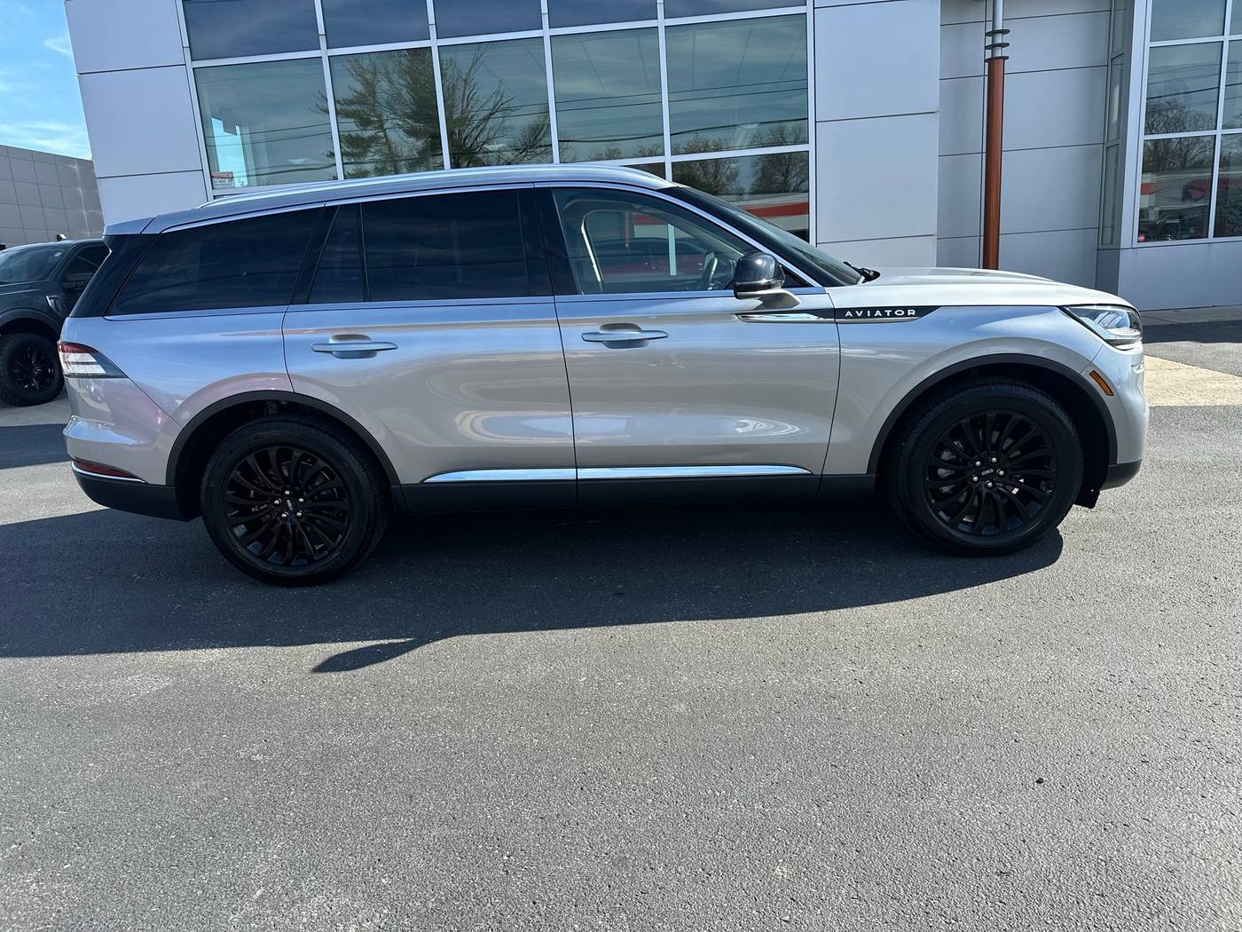 2023 Lincoln Aviator Standard — SUV — 3,188 mi — Shepherdsville, KY