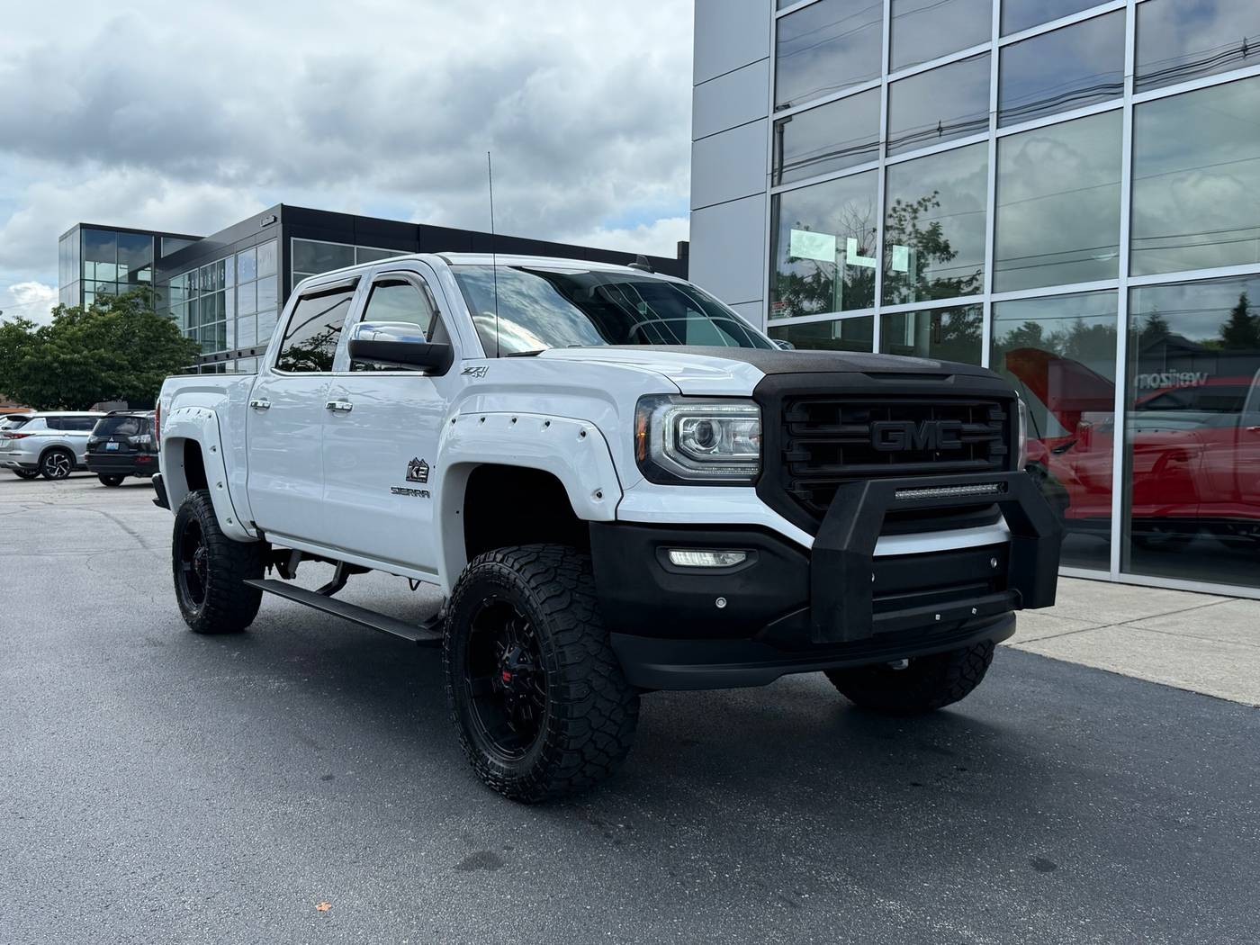 2018 GMC Sierra 1500 SLT — Pickup Truck — 114,513 mi — Shepherdsville, KY