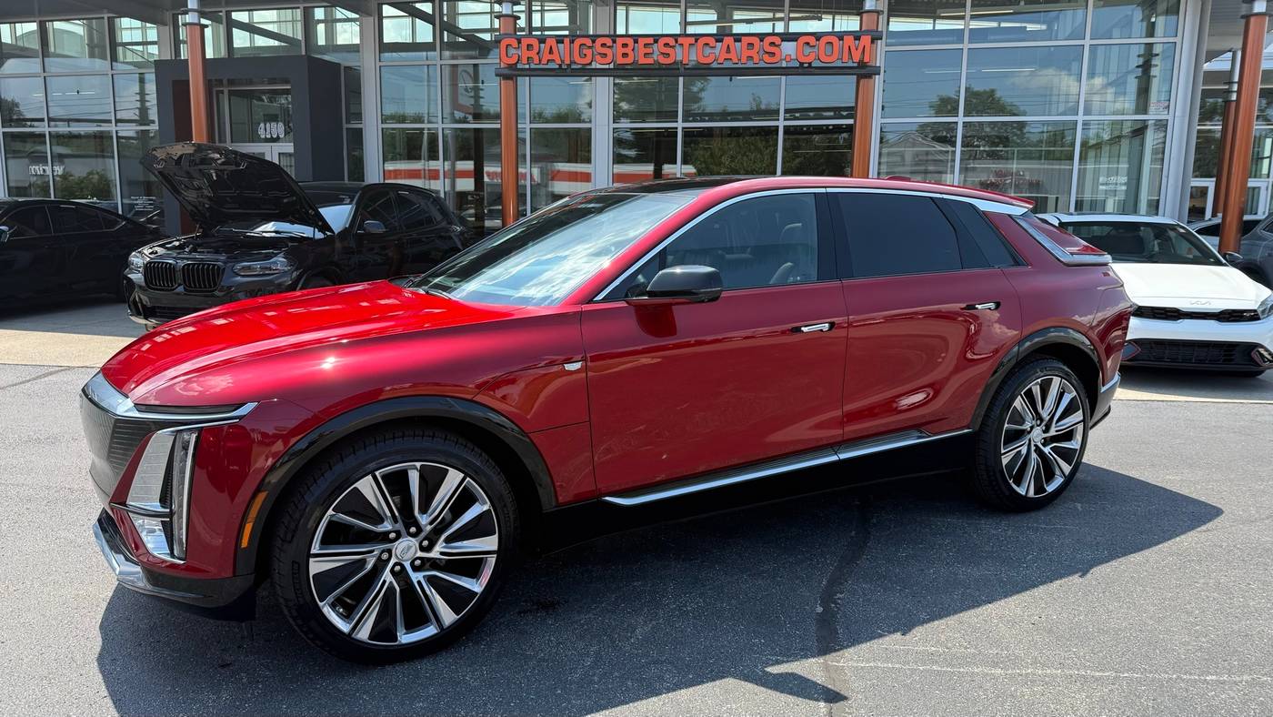 2024 Cadillac LYRIQ Luxury — SUV — 6,859 mi — Shepherdsville, KY