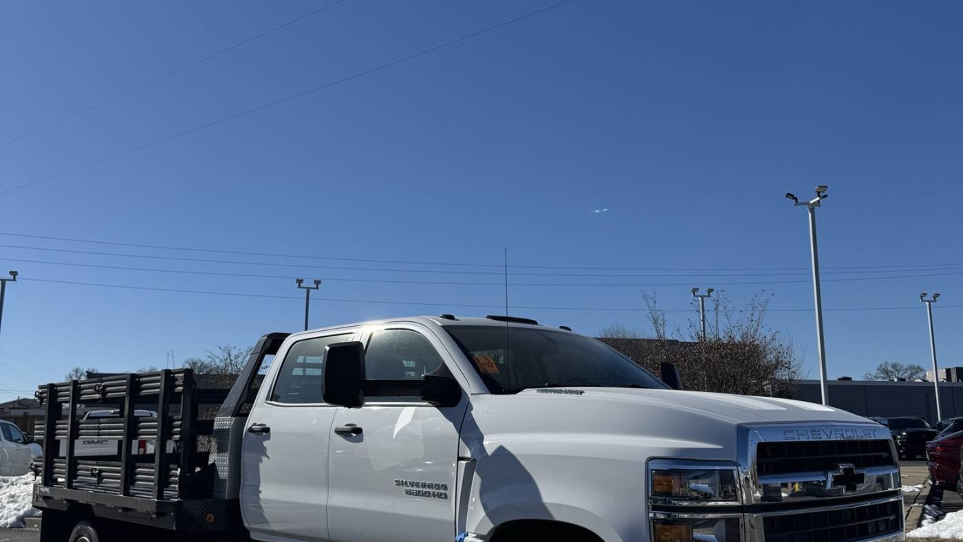 2024 Chevrolet Silverado MD Work Truck — Chassis Cab Truck — 6,256 mi — Shepherdsville, KY