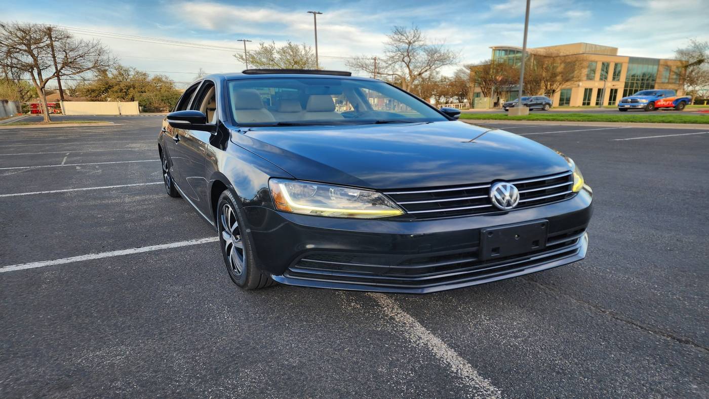 2017 Volkswagen Jetta 1.4T SE — Sedan — 54,195 mi — Austin, TX