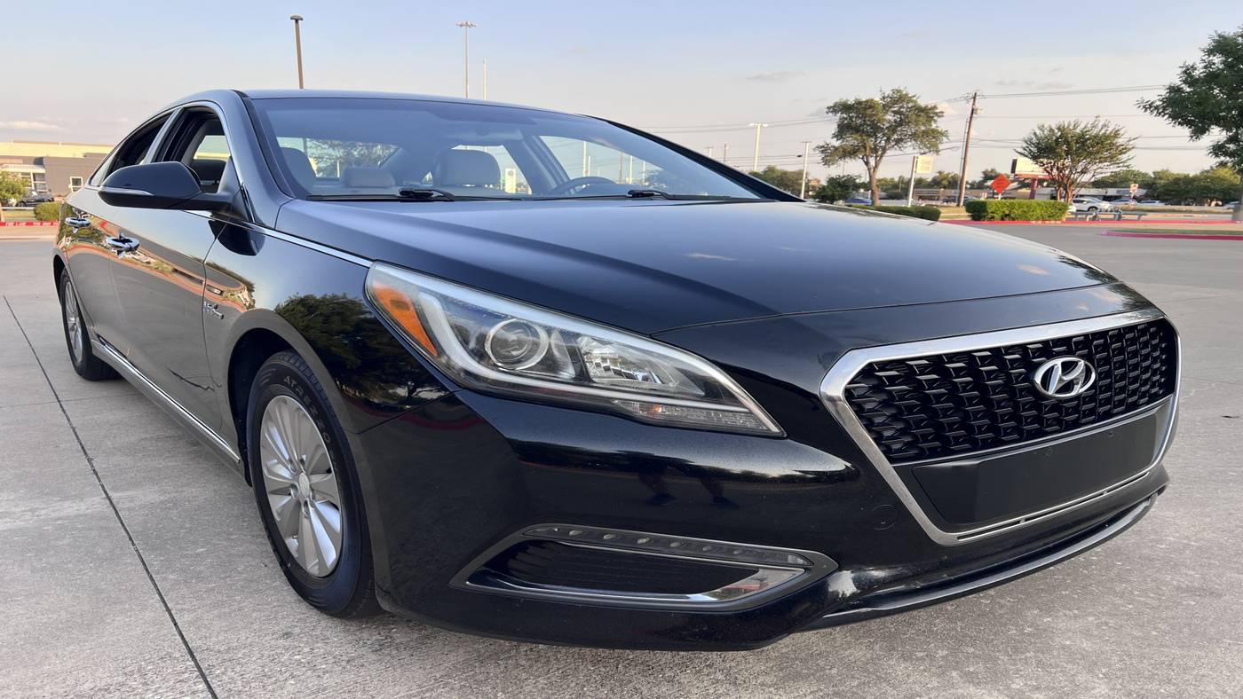 2016 Hyundai Sonata Hybrid SE — Sedan — 74,267 mi — Austin, TX