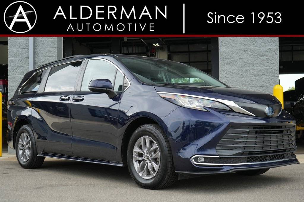 2022 Toyota Sienna XLE — Minivan — 48,895 mi — Fishers, IN
