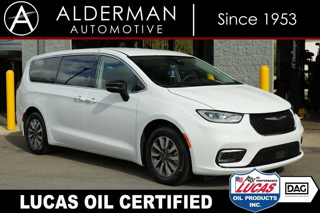 2024 Chrysler Pacifica Hybrid Select — Minivan — 41,099 mi — Fishers, IN