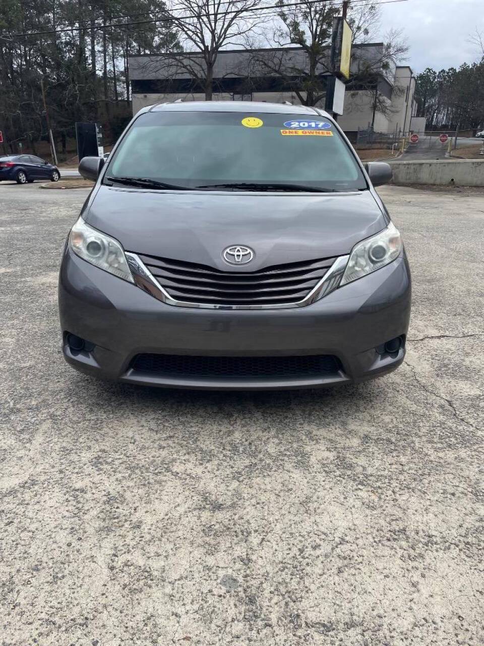 2017 Toyota Sienna LE — Minivan — 196,566 mi — Norcross, GA