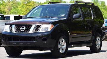 black nissan pathfinder 2010