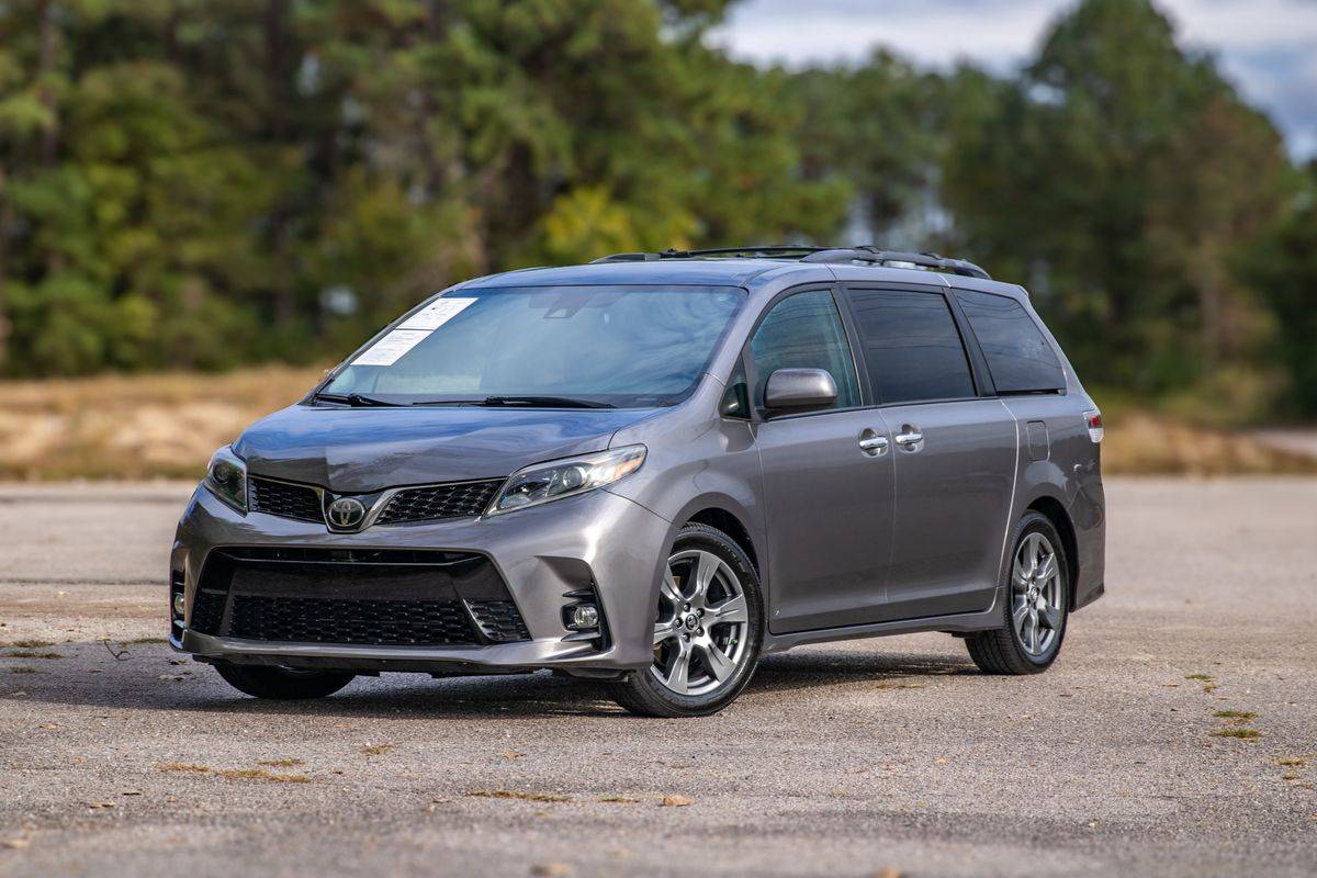 2018 Toyota Sienna SE — Minivan — 117,272 mi — Raleigh, NC