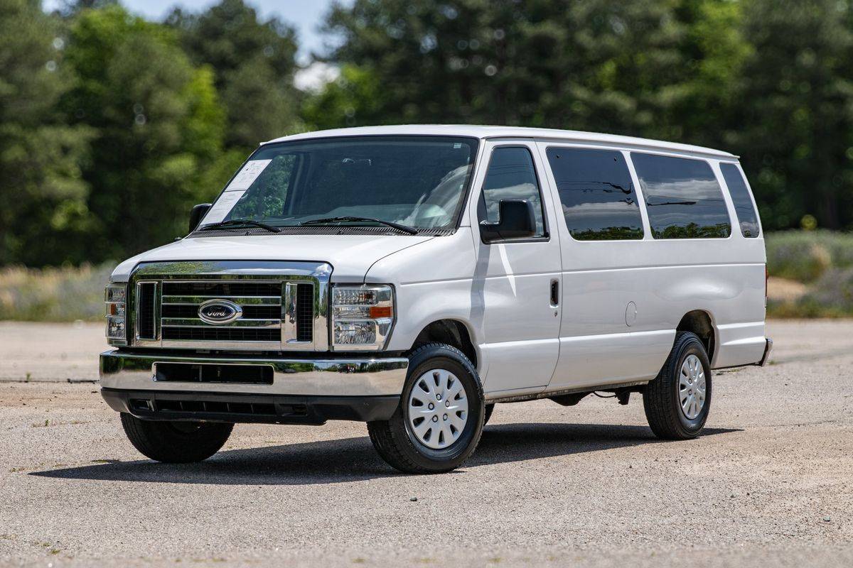 2013 Ford Econoline Wagon E-350 Super Duty XLT — Passenger Van — 123,500 mi — Raleigh, NC
