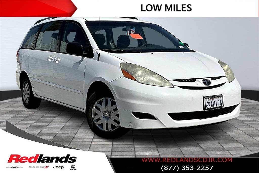 2010 Toyota Sienna CE — Minivan — 28,339 mi — Redlands, CA