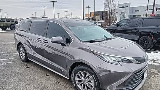 2021 Toyota Sienna LE — Minivan — 62,285 mi — Owasso, OK