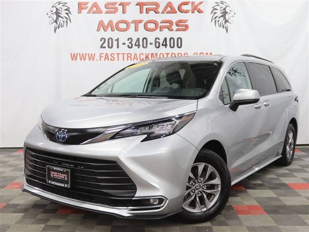 2023 Toyota Sienna XLE — Minivan — 65,924 mi — Paterson, NJ