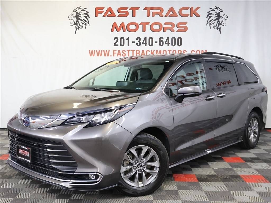 2023 Toyota Sienna XLE — Minivan — 48,937 mi — Paterson, NJ
