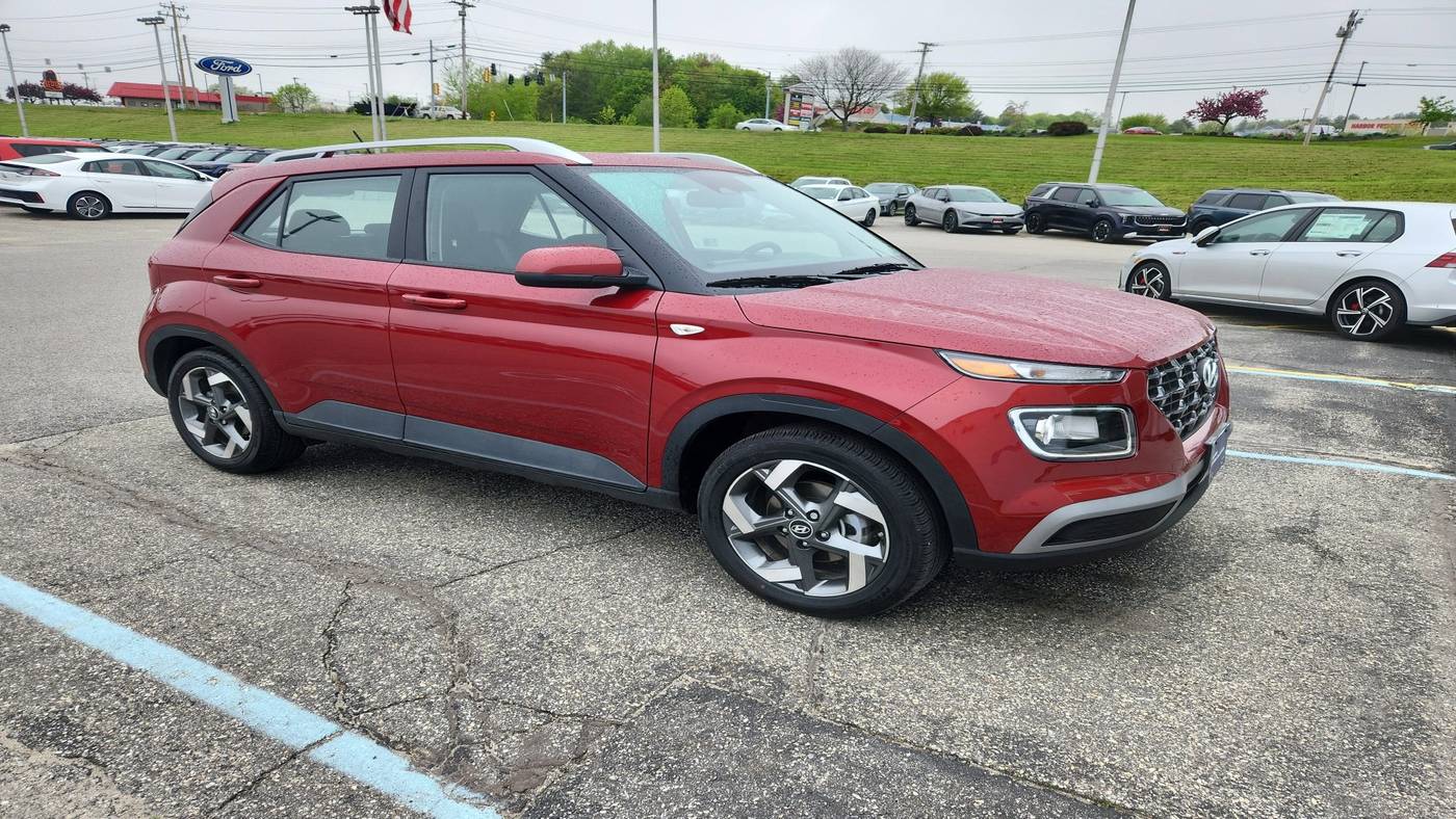 2025 Hyundai Venue SEL — SUV — 5,496 mi — Auburn, ME