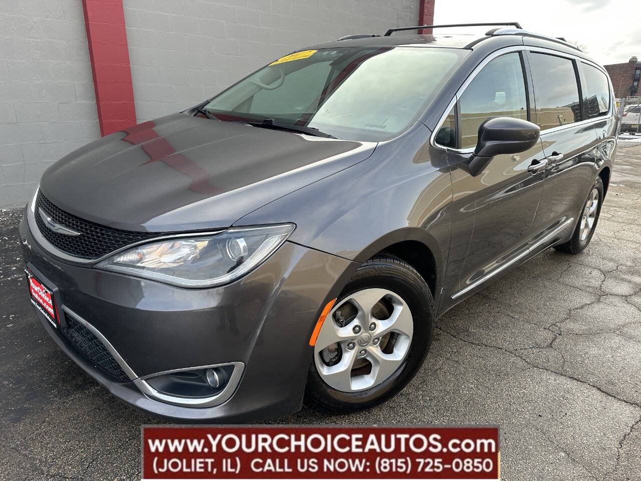 2017 Chrysler Pacifica Touring L Plus — Minivan — 111,664 mi — Joliet, IL