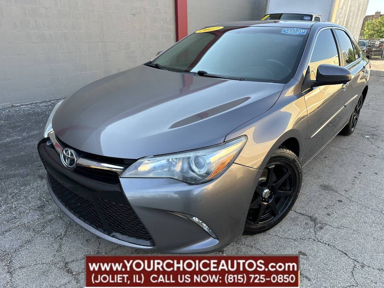 2017 Toyota Camry SE — Sedan — 100,437 mi — Joliet, IL