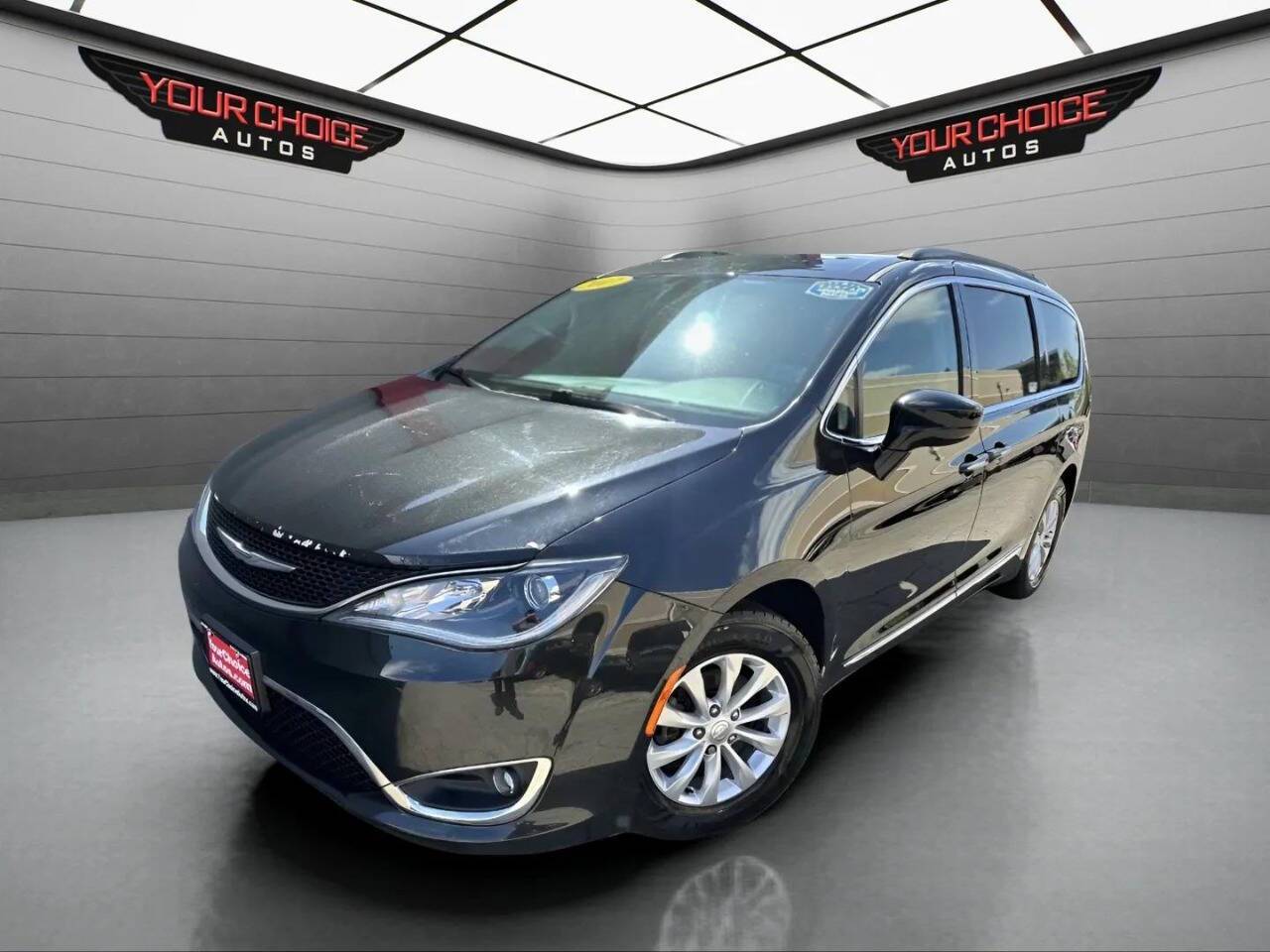 2017 Chrysler Pacifica Touring L — Minivan — 91,094 mi — Joliet, IL