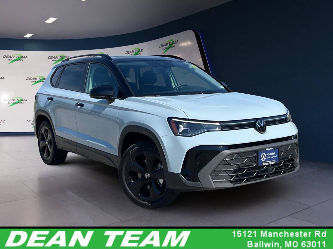 2025 Volkswagen Taos SE Black — SUV — 28 mi — Ballwin, MO