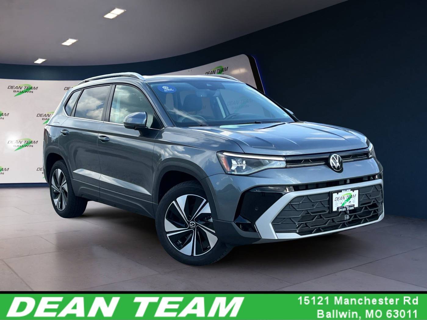 2025 Volkswagen Taos SE — SUV — 5,210 mi — Ballwin, MO