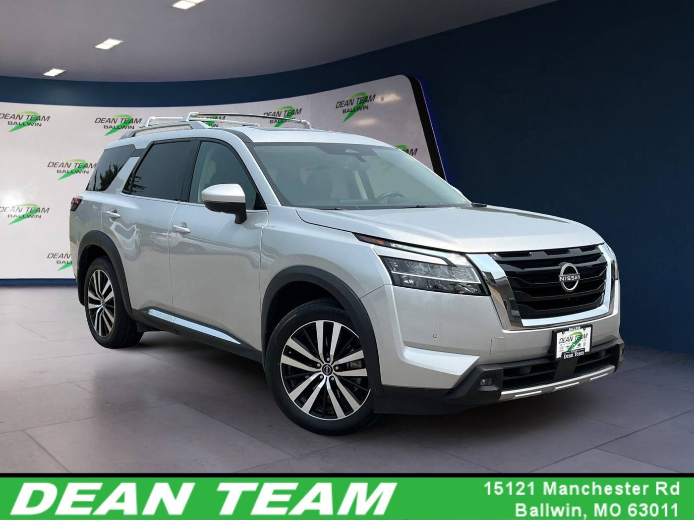 2023 Nissan Pathfinder Platinum — SUV — 14,263 mi — Ballwin, MO
