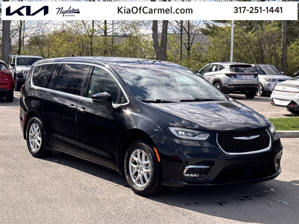 2023 Chrysler Pacifica Touring L — Minivan — 68,105 mi — Indianapolis, IN