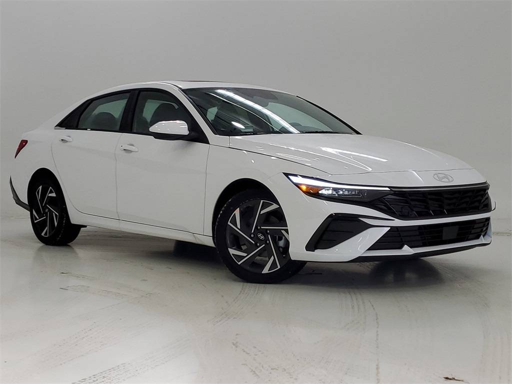 2024 Hyundai Elantra SEL — Sedan — 3,571 mi — Indianapolis, IN