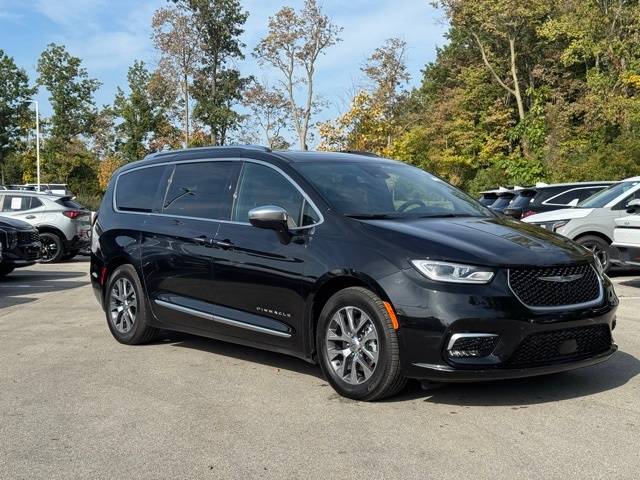 2022 Chrysler Pacifica Hybrid Pinnacle — Minivan — 37,385 mi — Indianapolis, IN