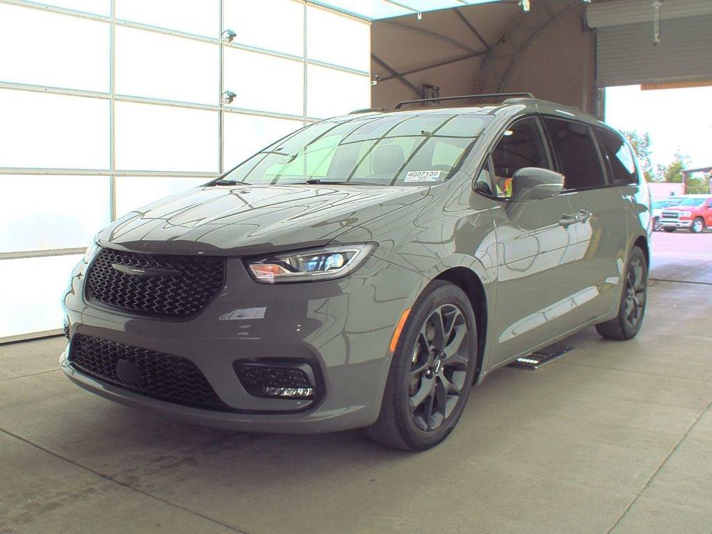 2022 Chrysler Pacifica Limited — Minivan — 38,697 mi — Indianapolis, IN