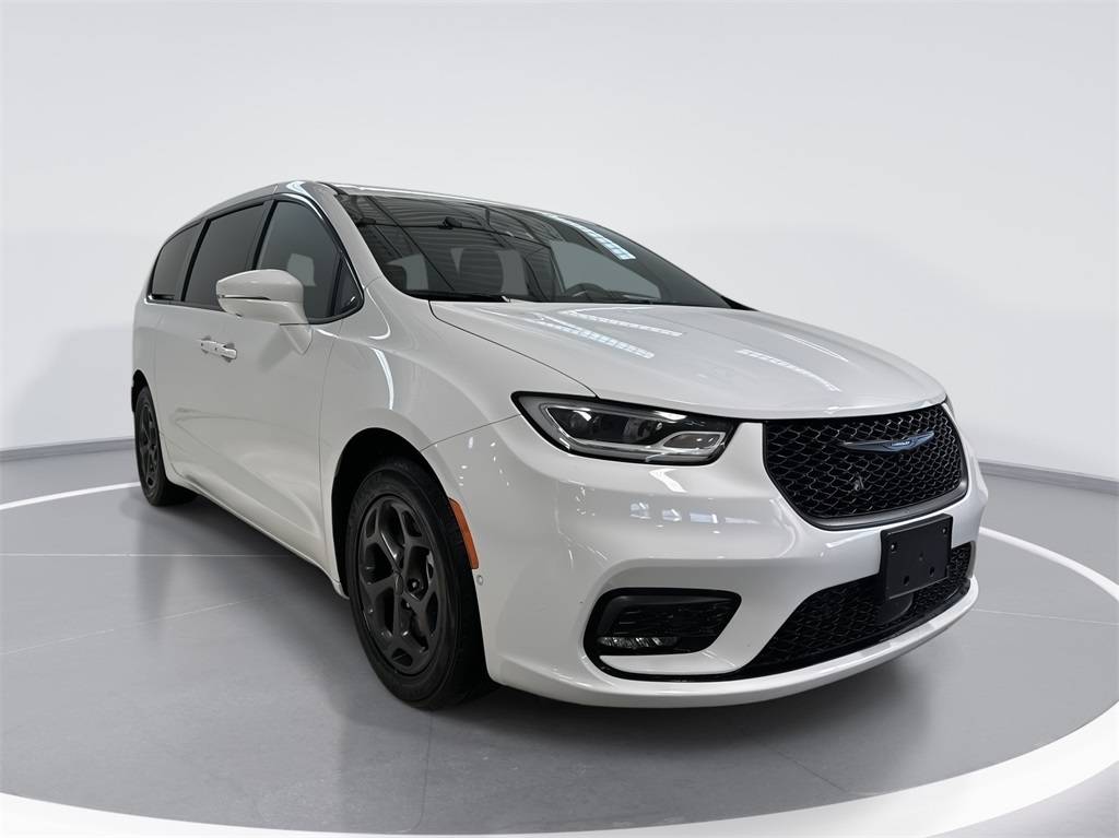 2022 Chrysler Pacifica Hybrid Touring L — Minivan — 53,101 mi — Indianapolis, IN