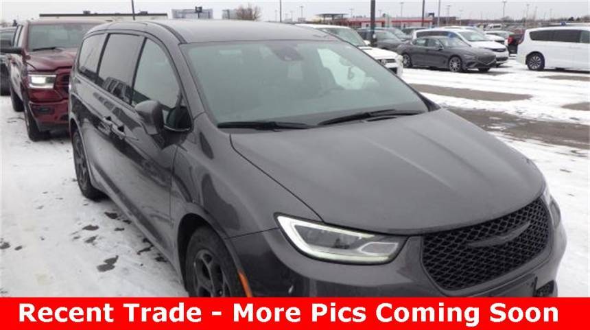 2022 Chrysler Pacifica Hybrid Touring L — Minivan — 58,780 mi — Indianapolis, IN