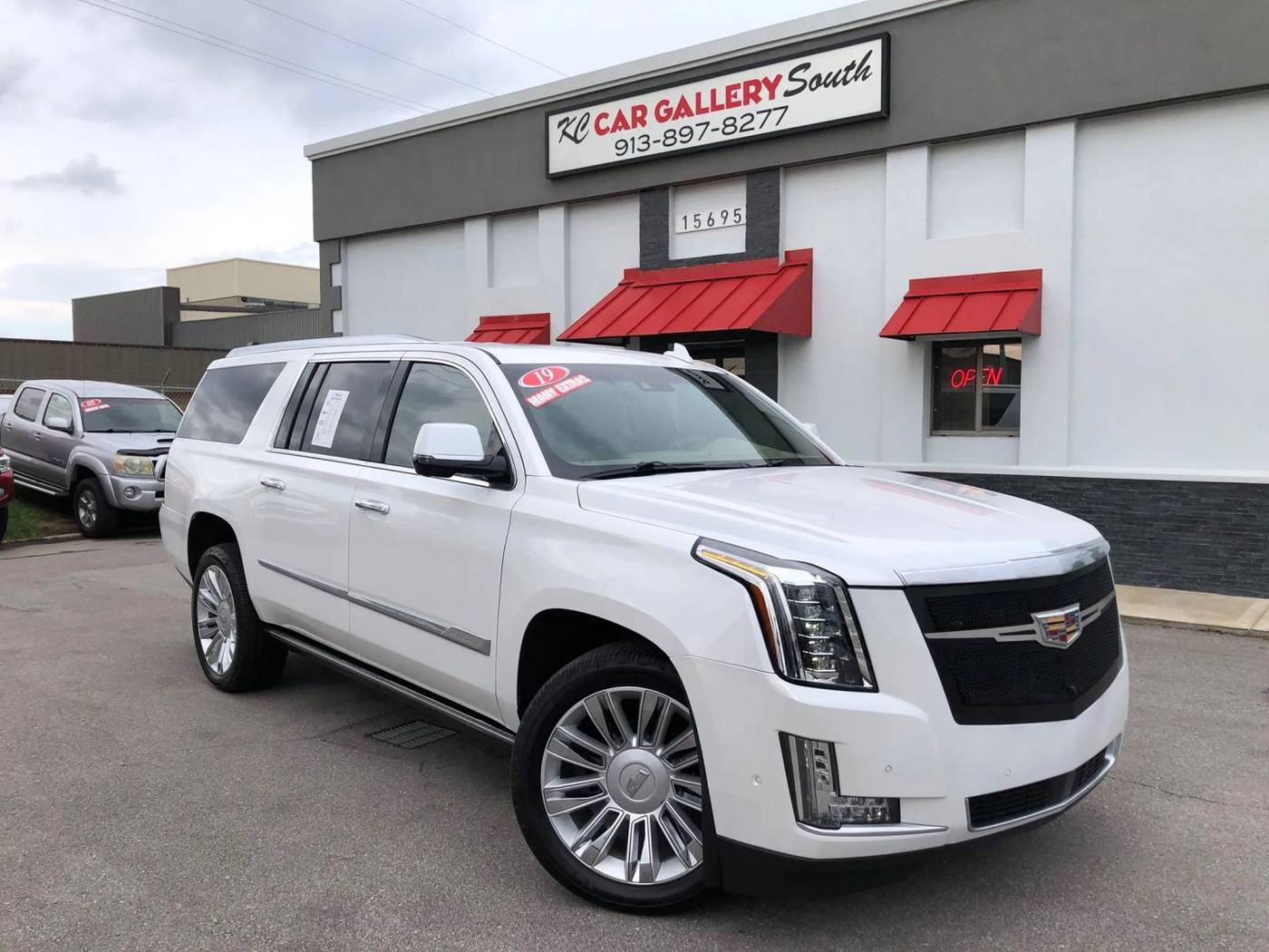 2019 Cadillac Escalade Platinum — SUV — 114,668 mi — olathe, KS