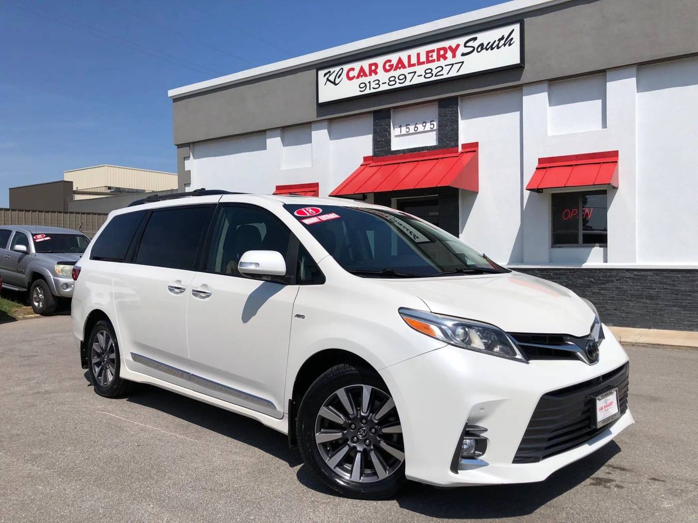 2018 Toyota Sienna Limited Premium — Minivan — 112,741 mi — olathe, KS